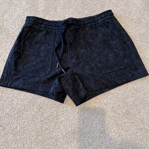 Athleta Farallon shorts in Navy Camo
